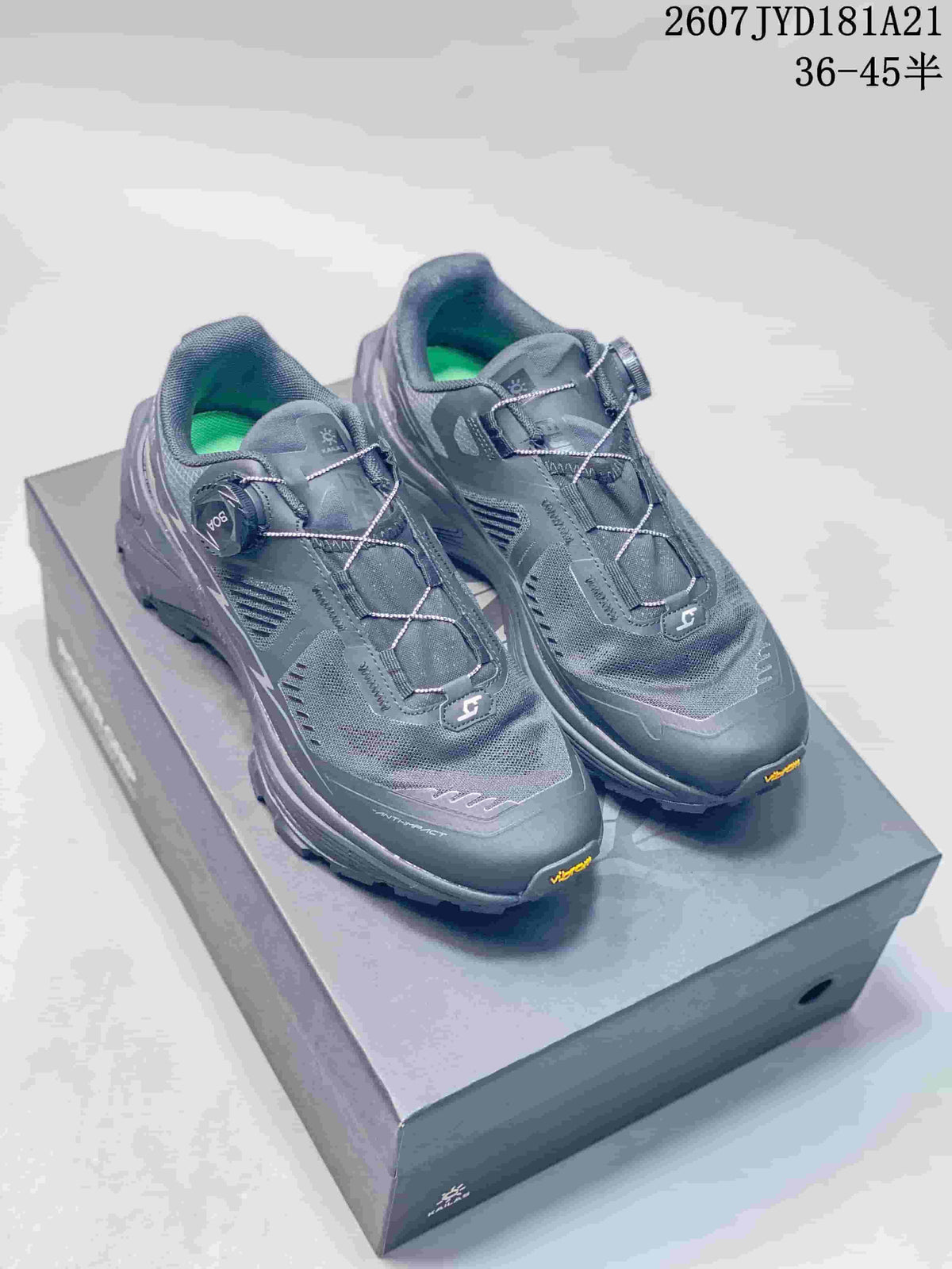 Pair of dark gray Kailas FUGA EX3 BOA trail running shoes displayed on a shoebox, with the size range and product code overlaid above.