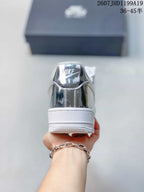 Rear view of the metallic silver sneaker showing the reflective heel panel, white collar and layered white sole; overlay text shows size range 36–45.