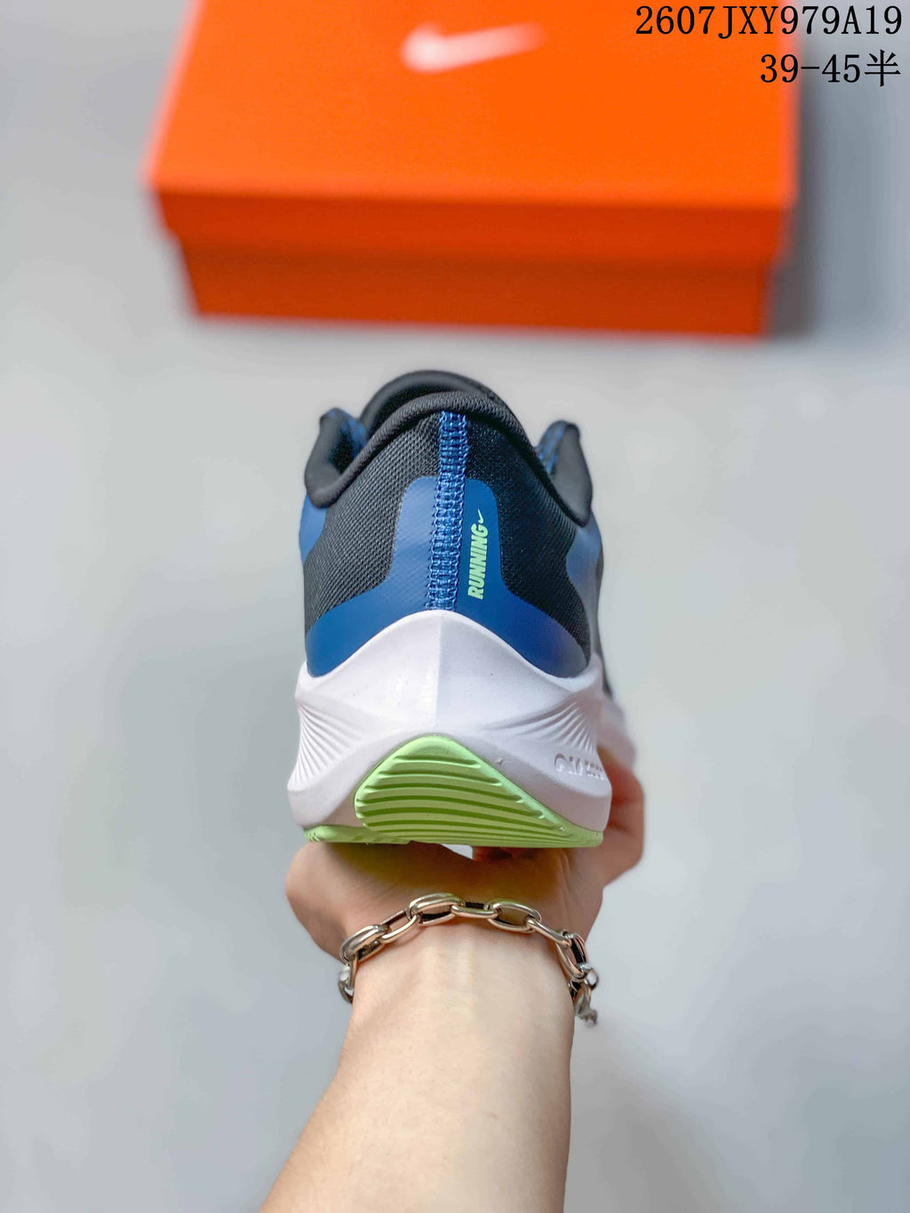 Rear view of the sneaker showing blue heel panels, black collar, white midsole, and green outsole detail; overlay shows style code 2607JXY979A19 and size range 39–45.