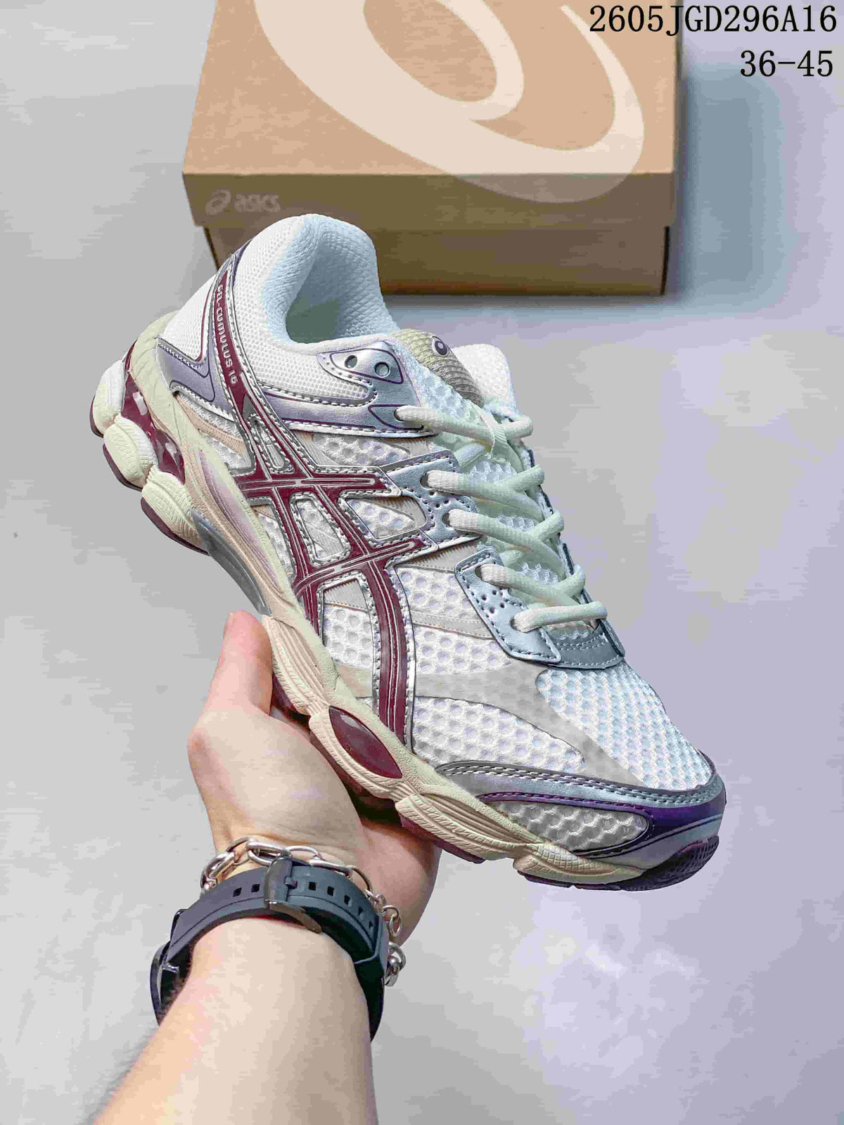 White and burgundy ASICS GEL-Cumulus 16 sneaker