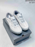 Pair of white and gray DESCENTE D F WIRE 3.0 sneakers displayed on a branded shoe box, showing the mesh-style upper and round dial fastening system.