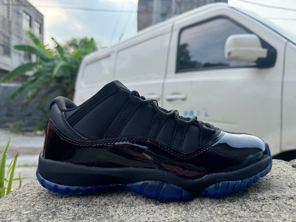 Jordan 11 Retro Low Gamma Blue Sneakers