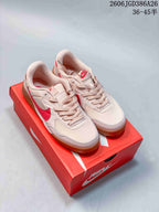 Pair of pale pink and red Nike Terra Manta Suede sneakers displayed on a red Nike shoebox; image text shows style code 2606JGD386A26 and size range 36–45.5.