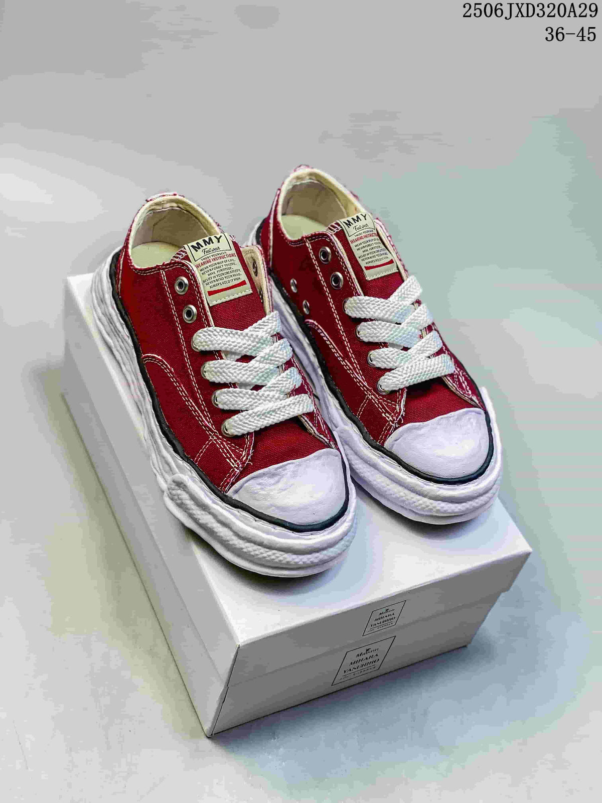 Pair of red MMY Blakey sneakers with white laces and sculpted white soles displayed on a shoebox; image text shows style code 2506JXD320A29 and size range 36–45.