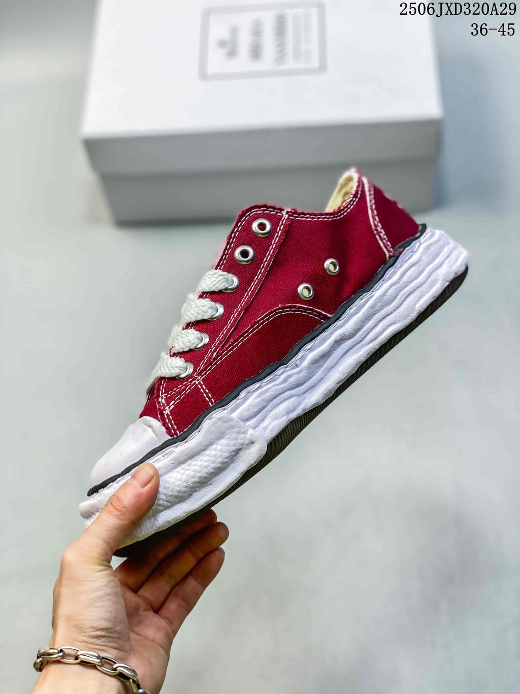 Side profile of a red low-top sneaker with white laces, contrast stitching, rounded toe cap and sculpted white sole; image text shows style code 2506JXD320A29 and size range 36–45.