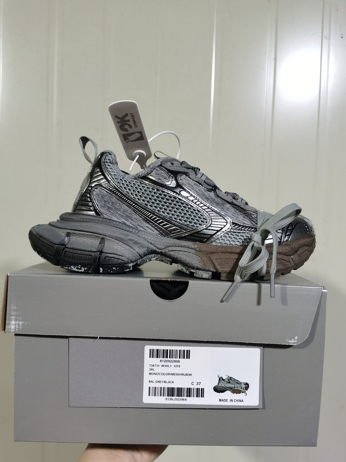 Grey and black 3XL sneaker displayed on its box, with the box label visible.