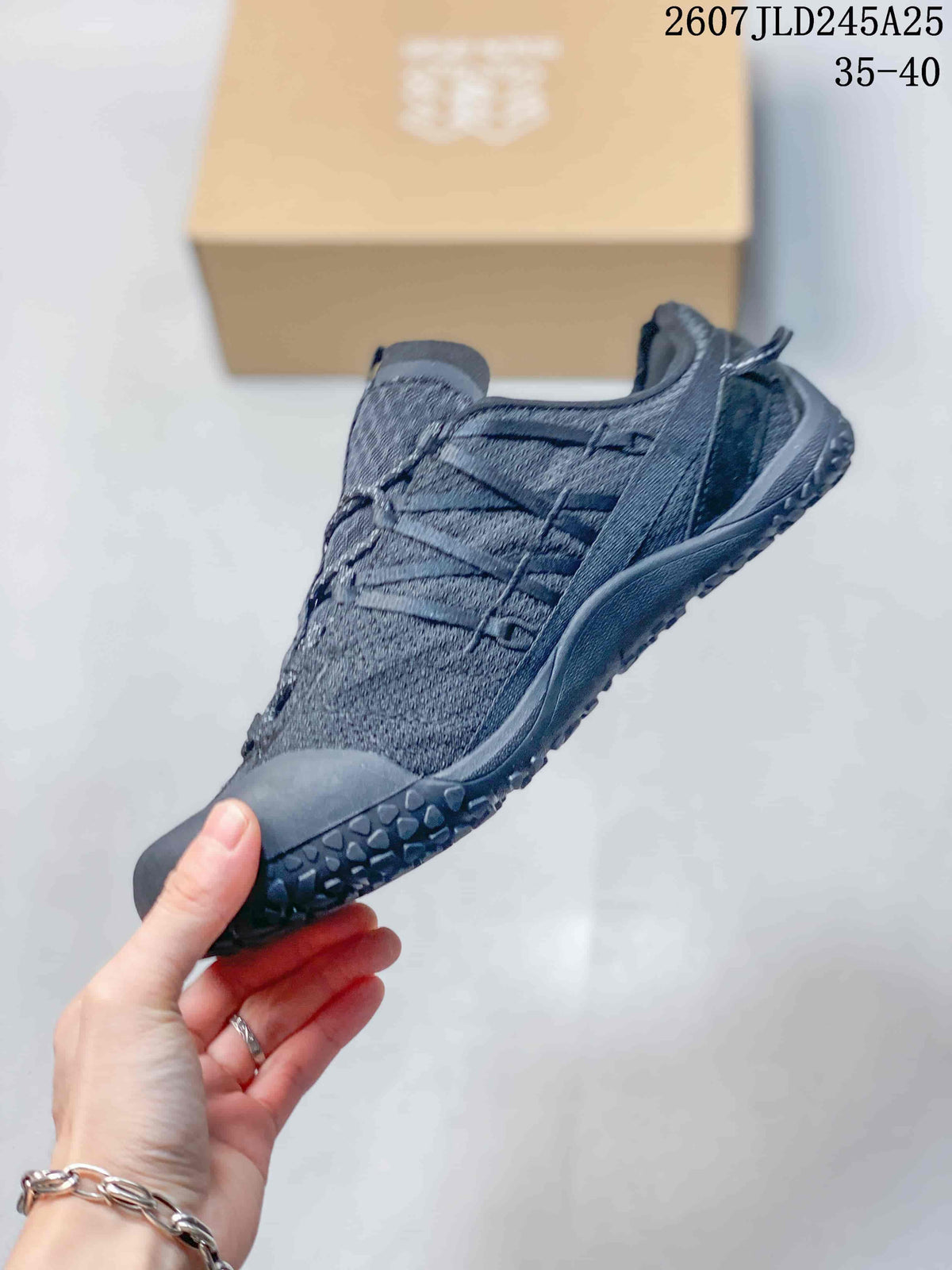 Side view of a black sneaker showing the textile upper, lace structure, toe bumper and textured outsole; the image shows the text 2607JLD245A25 and size range 35–40.