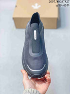 Top view showing the lace-free opening, textured toe area, and DESCENTE branding.