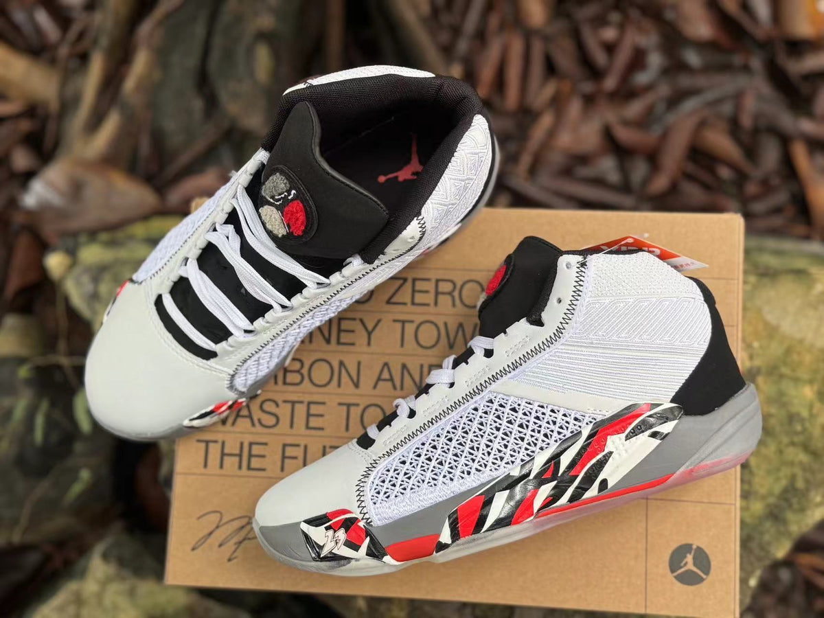 Top and side views of the pair, including tongue details and white laces.