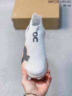 Rear view of the white shoe showing the ribbed heel and black On logo; image text shows 2607JXD1091A21 and 36–45.