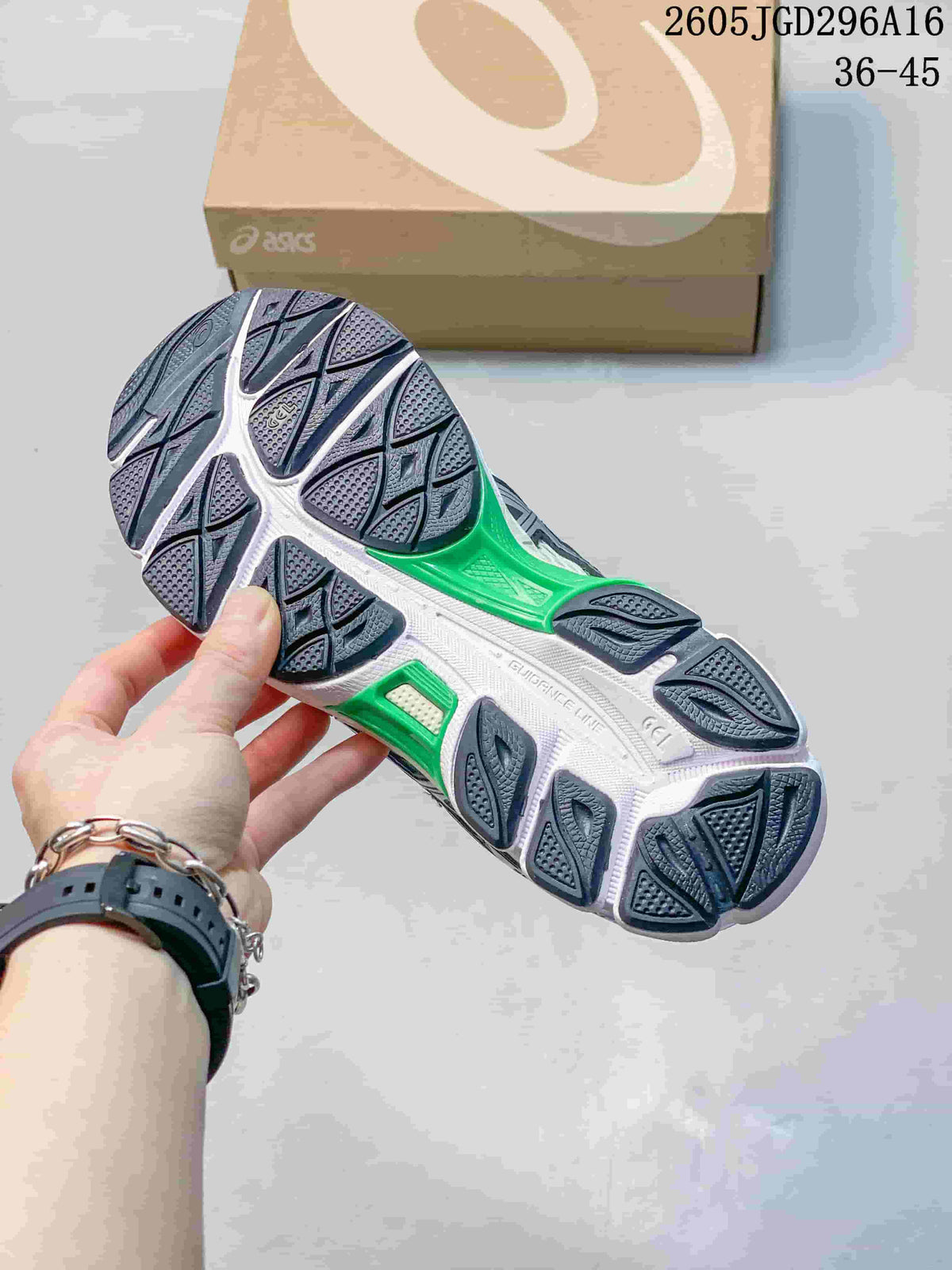 Close-up of the ASICS Gel-Cumulus 16 outsole with segmented tread and green accents