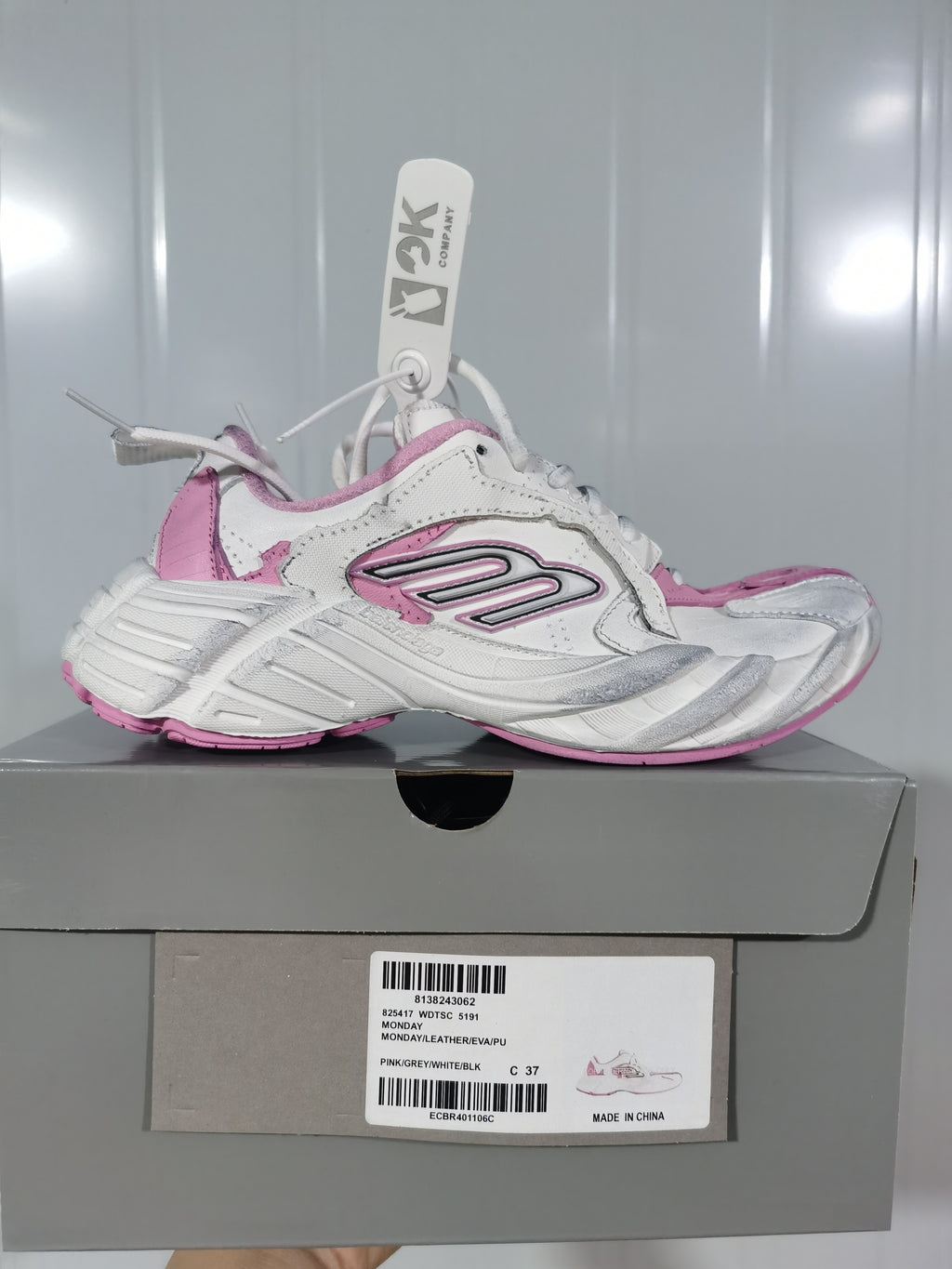 Side view of white, pink, and grey 5191 lace-up sneakers displayed on their box; the box label shows model 5191, colorway PINK/GREY/WHITE/BLK, and size EU 37.
