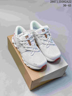Pair of white and pink On Cloud X 4 low-top sneakers displayed on a shoebox; style code 2607JJD382A22 and size range 36–45 are visible.