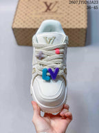 Top view of a white sneaker with braided laces, multicolor decorative charms and raised tongue branding; image text shows code 2607JYD263A23 and size range 36–45.