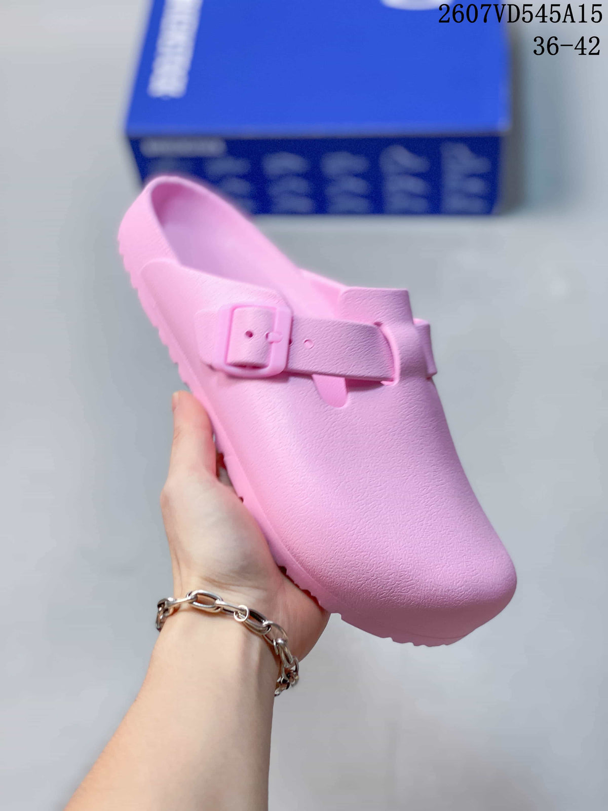 Angled view of the pink closed-toe sandal showing the buckle, upper and textured outsole; image text shows style code 2607VD545A15 and sizes 36–42.