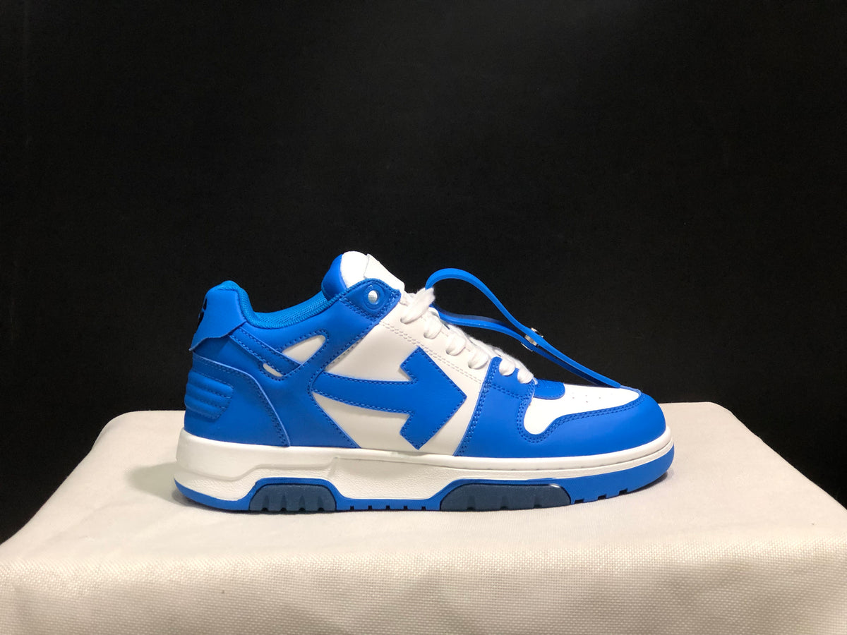 Single side view highlighting the blue and white panel construction and layered sole.