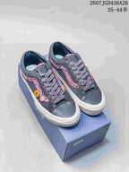 Pair of dark navy Vans Old Skool 36 sneakers with multicolor side detailing, white soles and a blue shoebox; size range text is visible at the top.