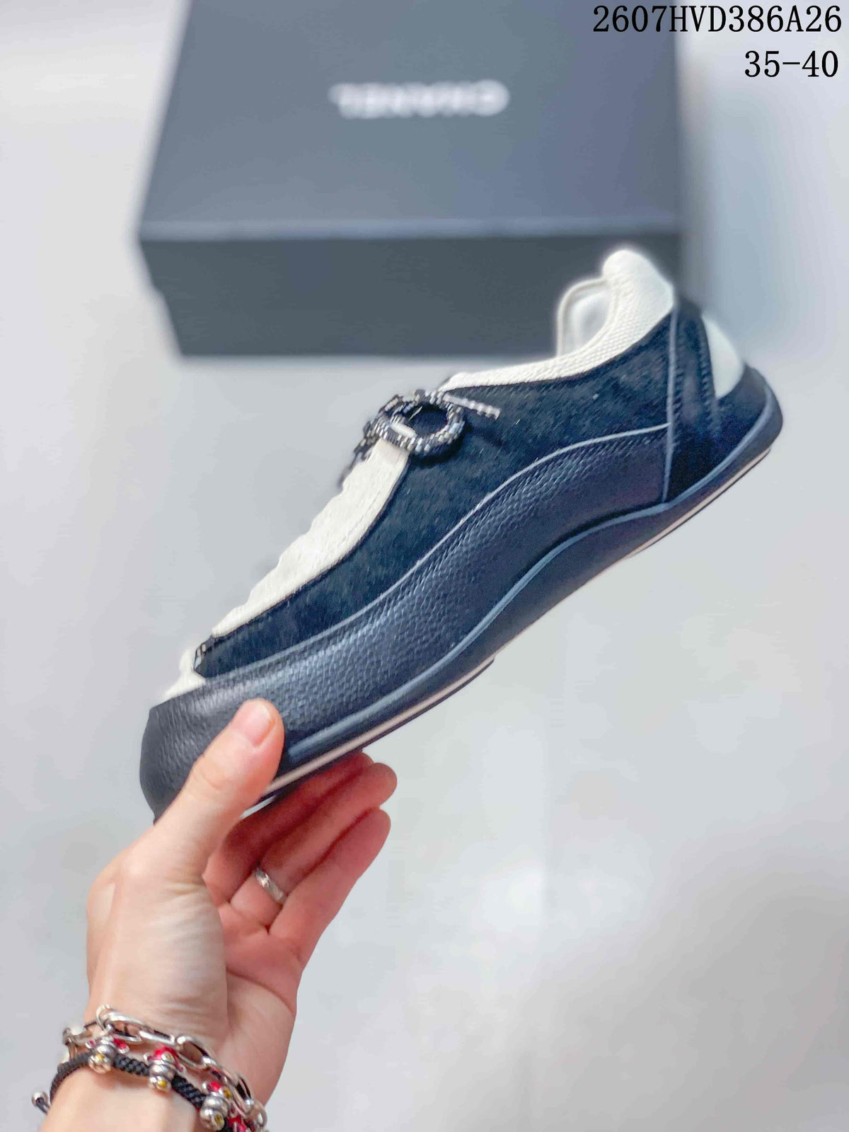Side profile of the low-top trainer highlighting the dark upper, light overlay and contrasting outsole.