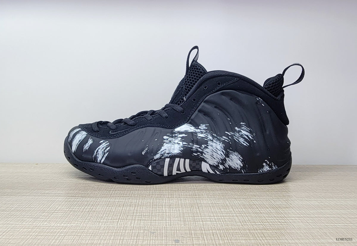 Alternate side profile highlighting the sculpted black upper and white graphics