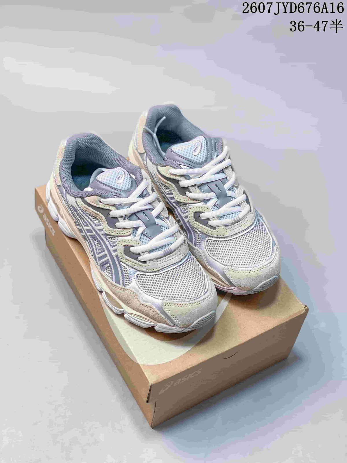 Pair of gray, cream, and muted blue ASICS GEL-NYC sneakers displayed on a shoebox; image text shows style code 2607JYD676A16 and size range 36–47.