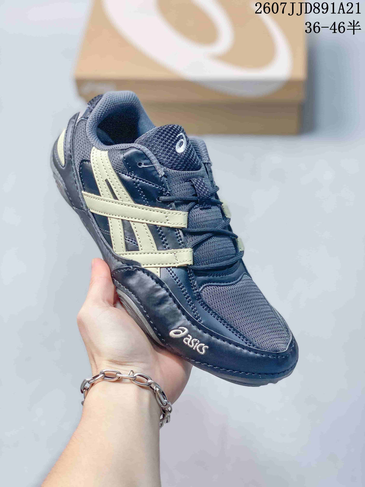 Three-quarter view of the navy and cream ASICS Hypersync sneaker showing the layered side detailing, padded collar and toe panel.