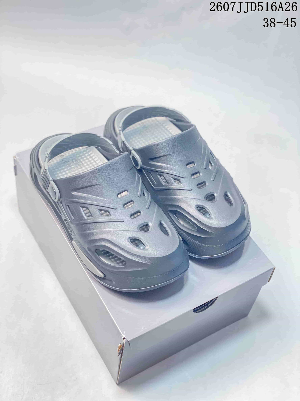 Pair of dark gray platform clogs shown from above on a box, with style code 2607JJD516A26 and size range 38–45 visible.