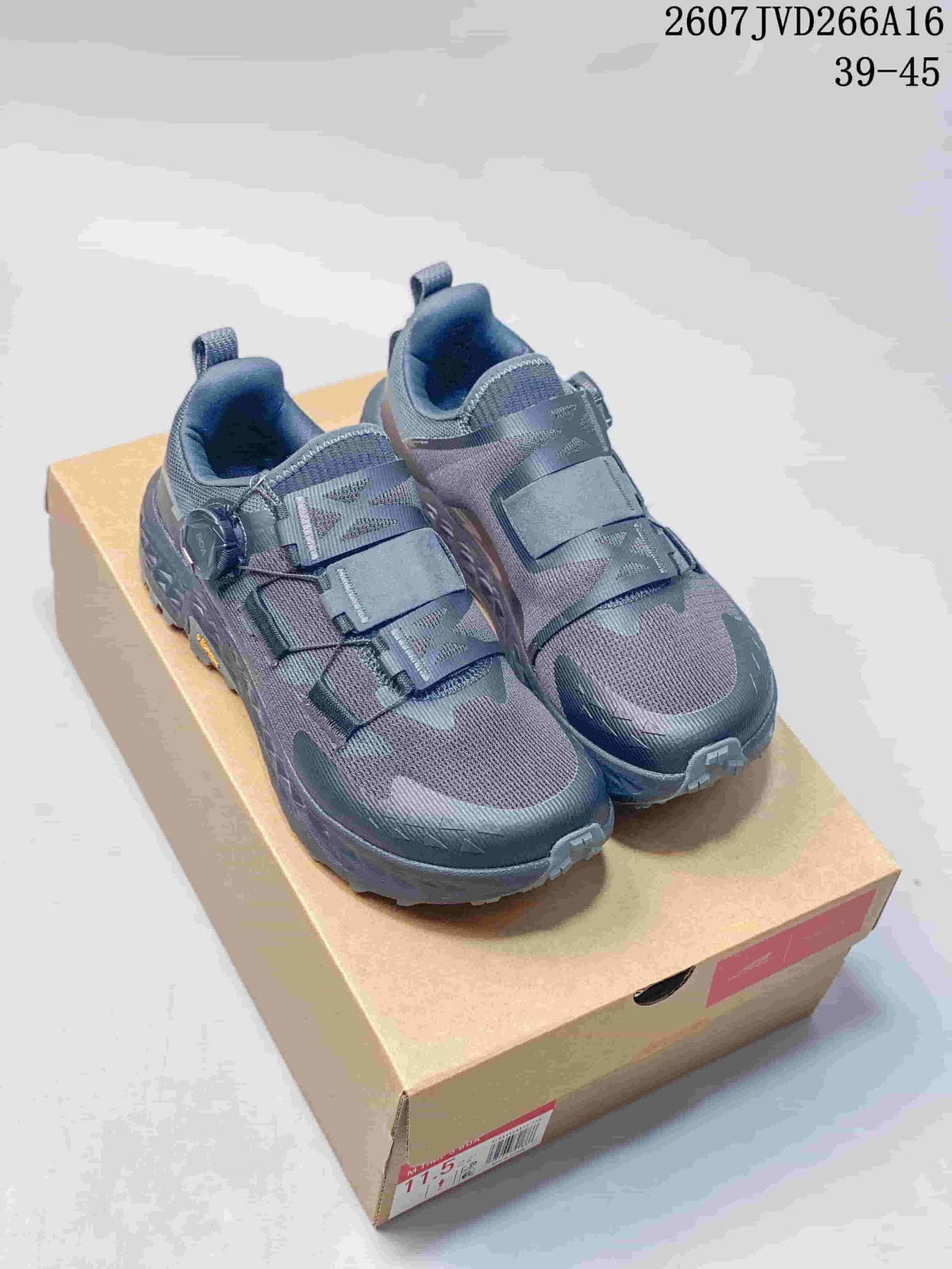Pair of dark gray Altra Timp 5 BOA trail running shoes displayed on a shoe box; the size range 39–45 and code 2607JVD266A16 are visible above.