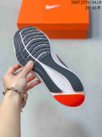 Underside view of the Nike running shoe showing the patterned outsole tread and orange heel section; image text shows style code 2607JXY979A19 and size range 39–45.
