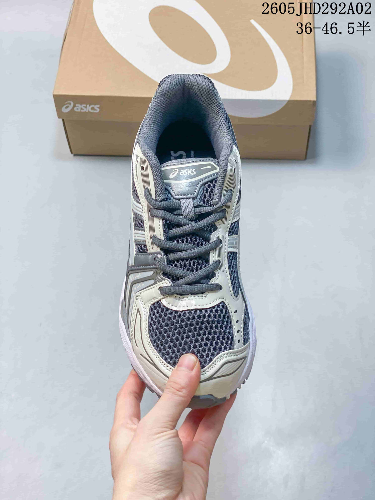 Top view of the lace-up sneaker showing its mesh toe and layered upper; image includes the printed size range 36–46.5.