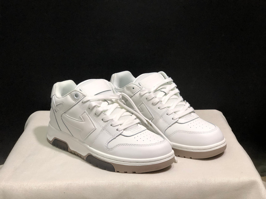Front three-quarter view of the white lace-up sneaker pair.