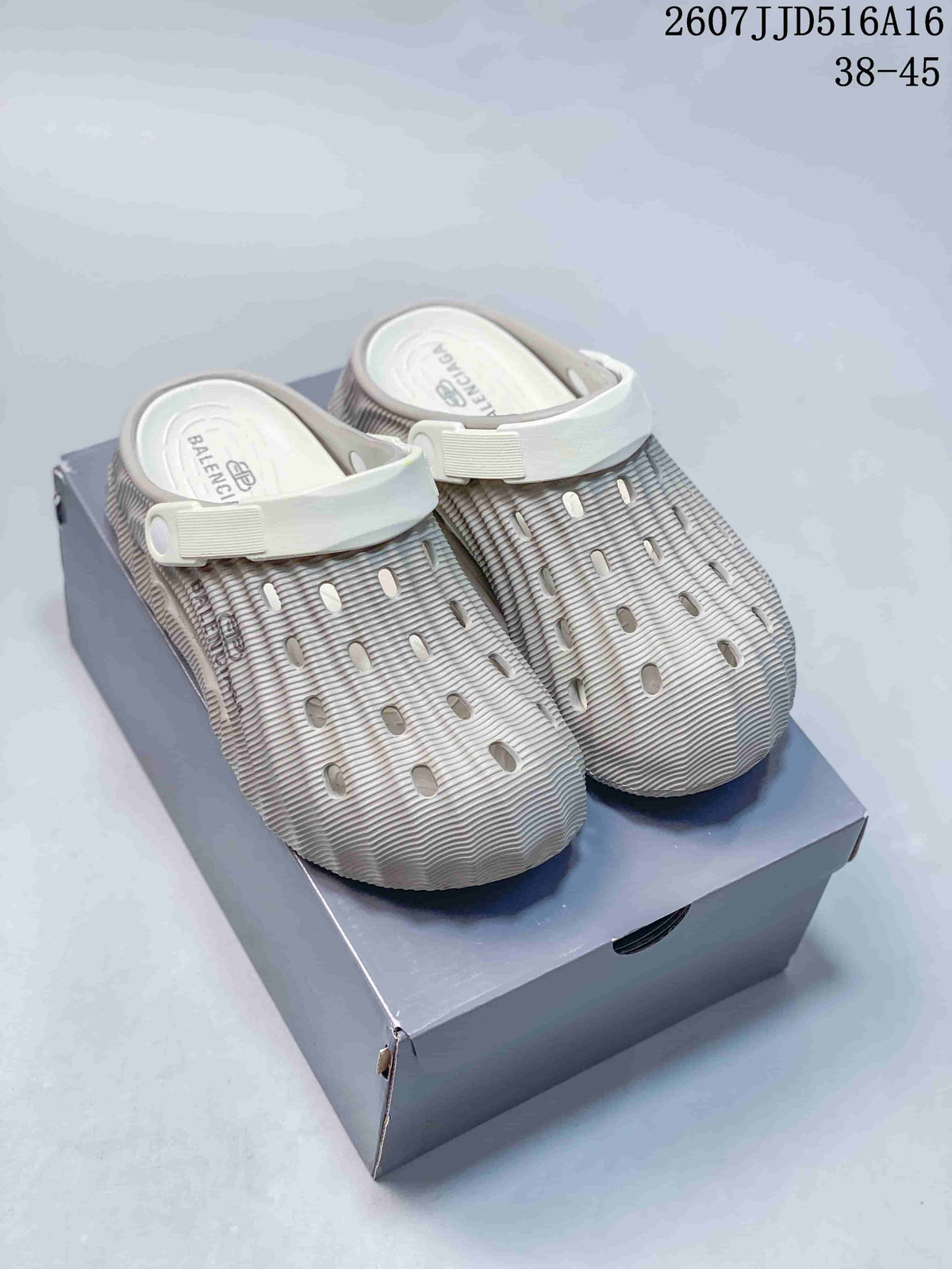 Pair of off-white ribbed closed-toe clog sandals with white straps, displayed on a shoebox; image text shows style code 2607JJD516A16 and size range 38–45.