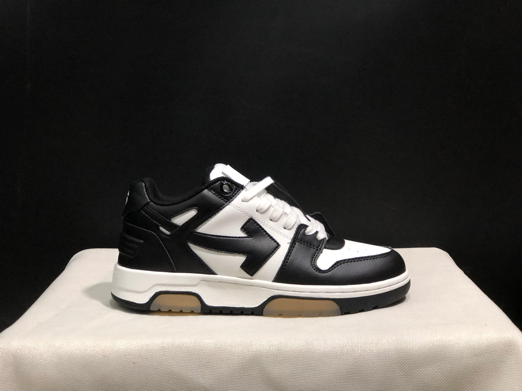Single side profile highlighting the black and white upper, padded collar, and chunky sole.