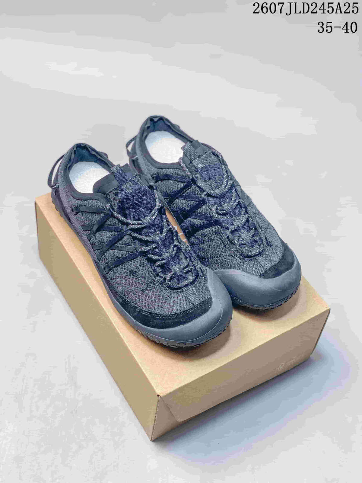Pair of black KOLON SPORT Roam Vary sneakers displayed on a box; the image shows the text 2607JLD245A25 and size range 35–40.