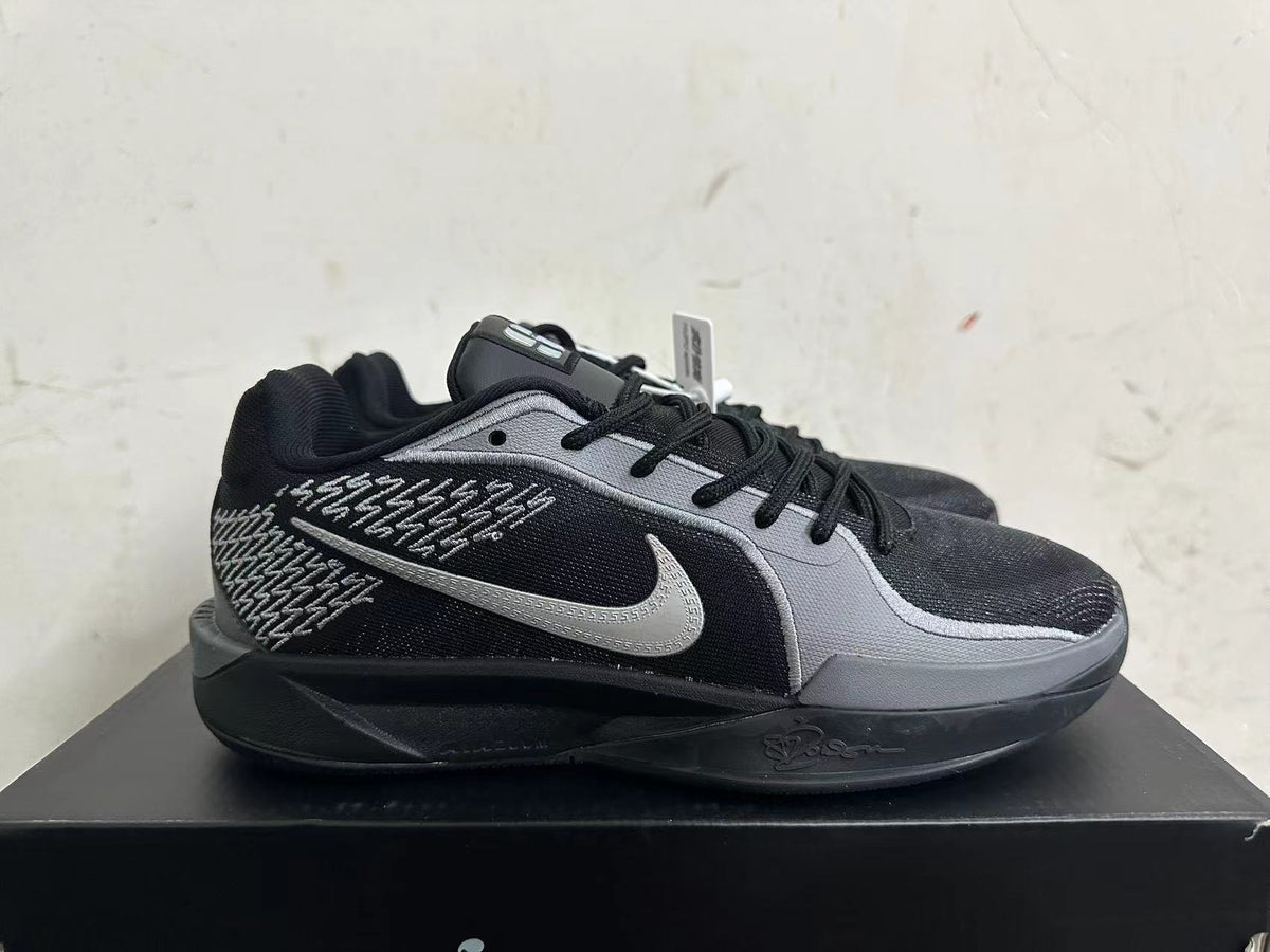 Side profile with patterned panels and a contrasting Swoosh
