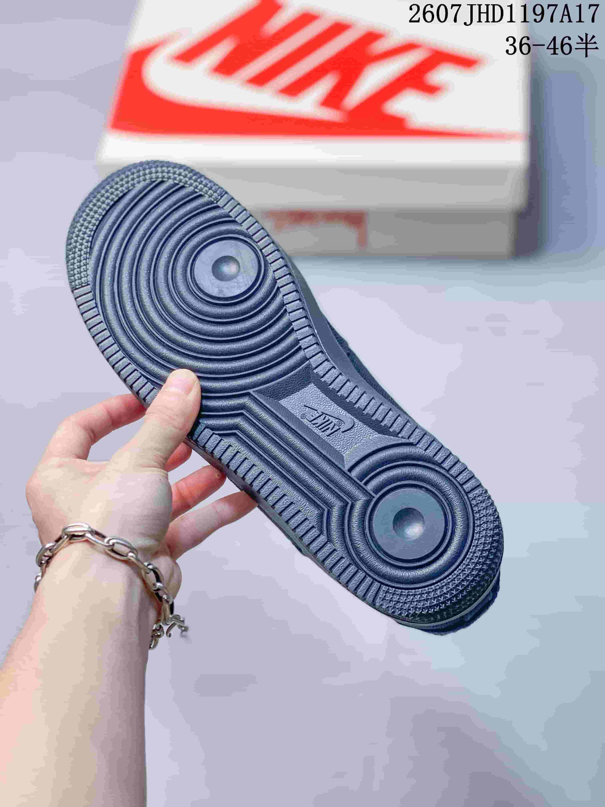 Close-up of the black rubber outsole showing circular traction rings, textured edges and Nike branding.
