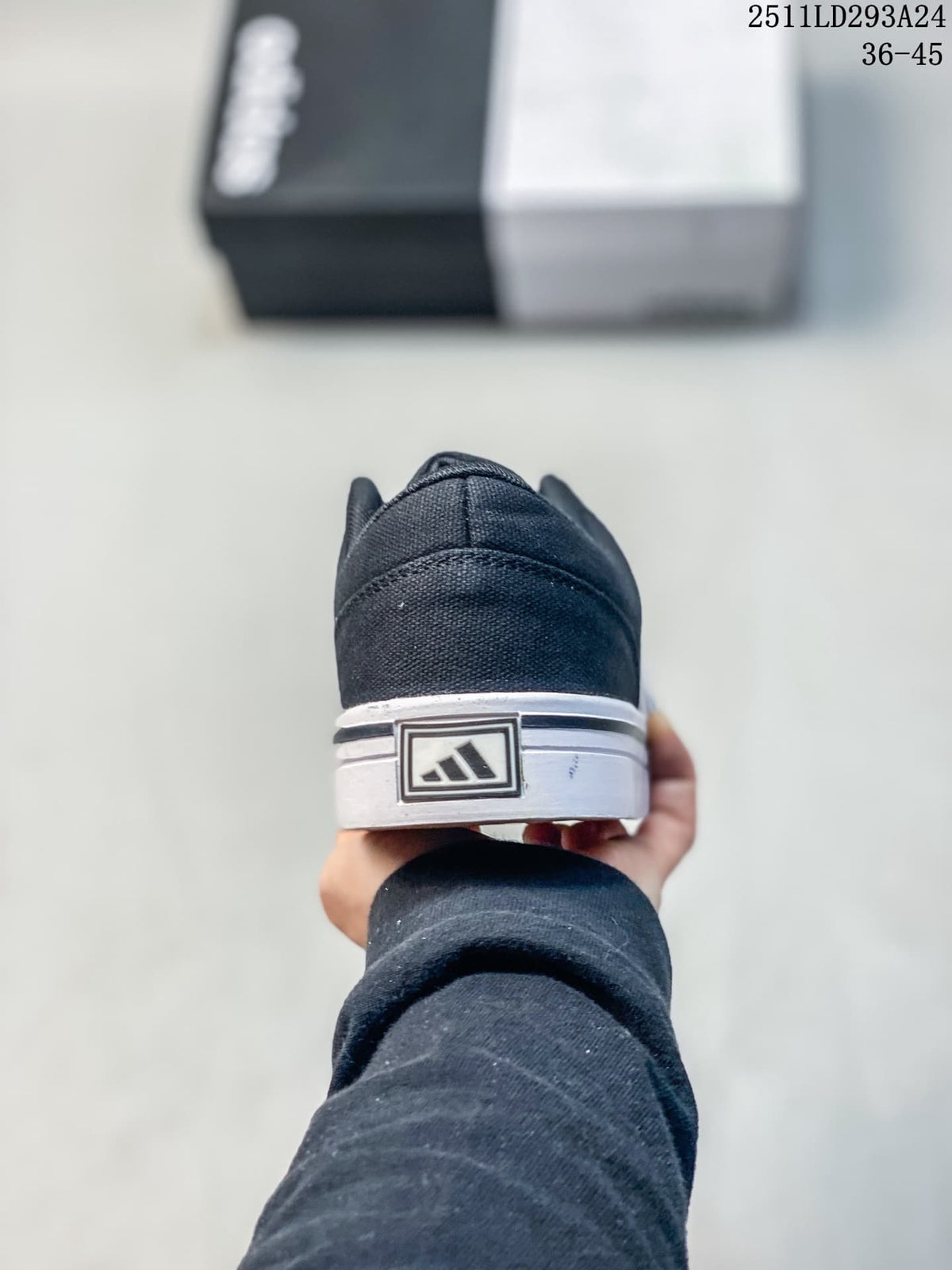 Rear view of the black sneaker showing the heel branding detail and white sole; overlay text shows 2511LD293A24 and size range 36–45.