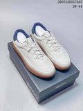 Pair of white ECCO low-top sneakers with navy collars and gum-colored soles displayed on a branded shoebox; style code 2607GXD517A07 and size range 39-44 are visible.