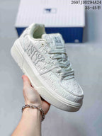 Close-up side view of a white MLB sneaker showing textured upper panels, lace-up construction and thick sole; visible overlay text includes a 35–45 size range.