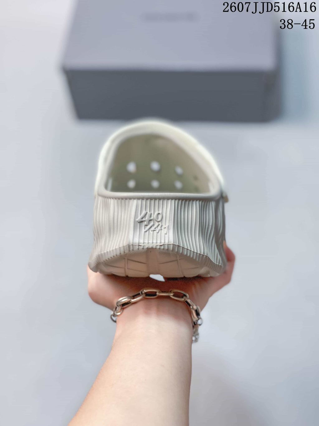 Rear view of a clog showing the heel strap and a visible size marking of 40.