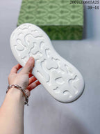 White outsole of the sneaker showing a molded, irregular traction pattern; the source range 39–44 is visible above.