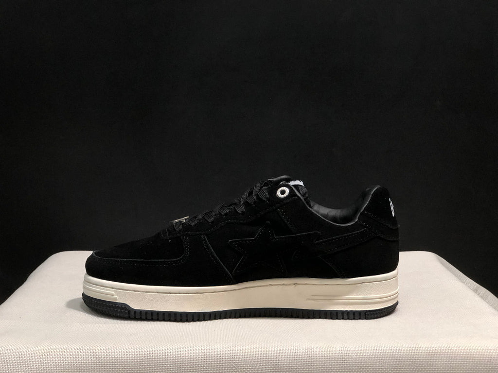 Lateral side view highlighting the tonal star side panel, padded collar and layered sole.