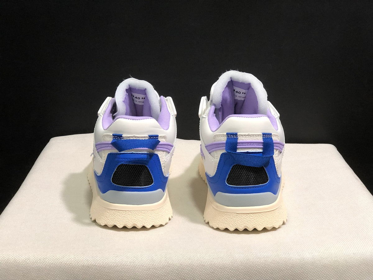 Rear view of the sneaker pair showing blue heel sections, black mesh panels and purple padded collars; both tongues show size 40 labels.