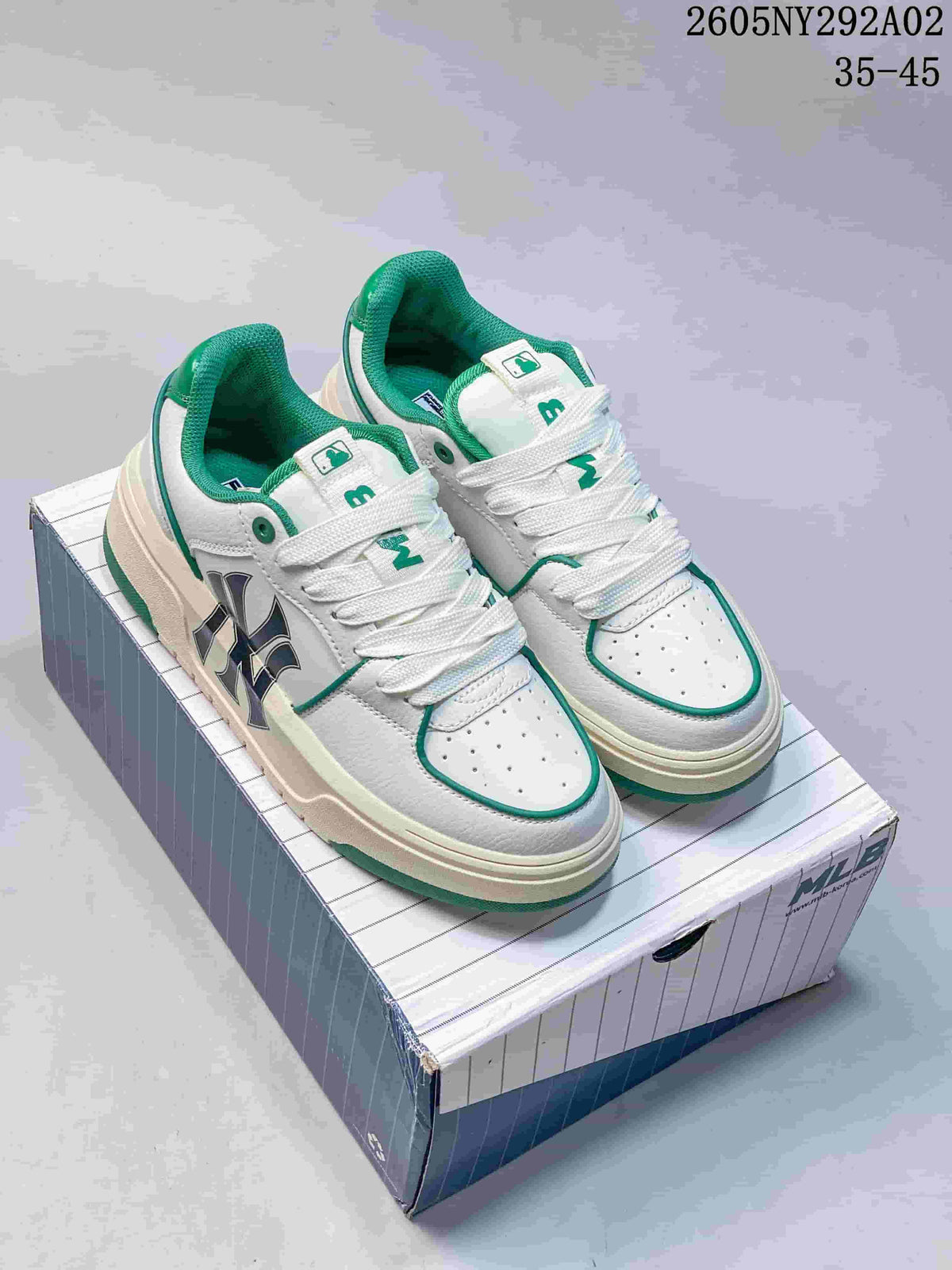 White MLB Chunky Liner sneakers with green trim and green outsole accents displayed on a shoe box; overlay shows style text and EU size range 35–45.