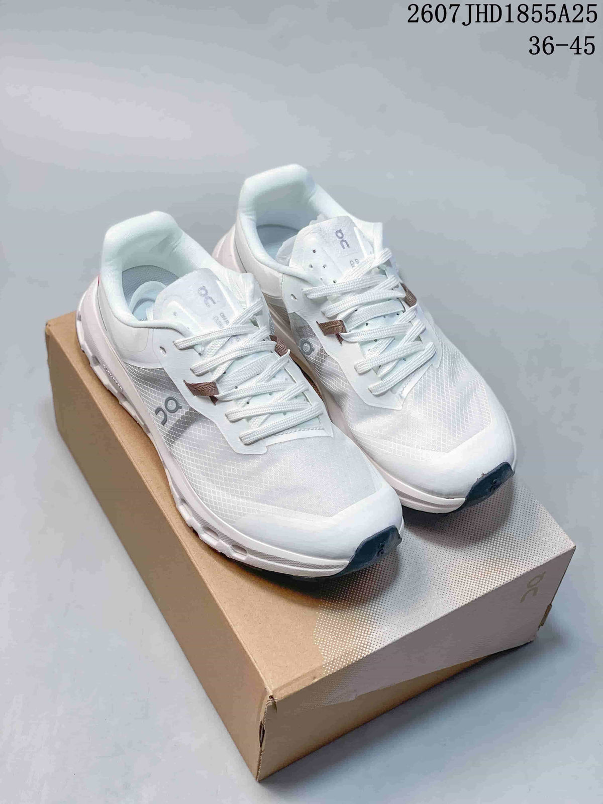 Pair of white and light gray On Cloudvista 2 sneakers displayed on a shoebox; overlay text shows style code 2607 JHD1855A25 and size range 36-45.
