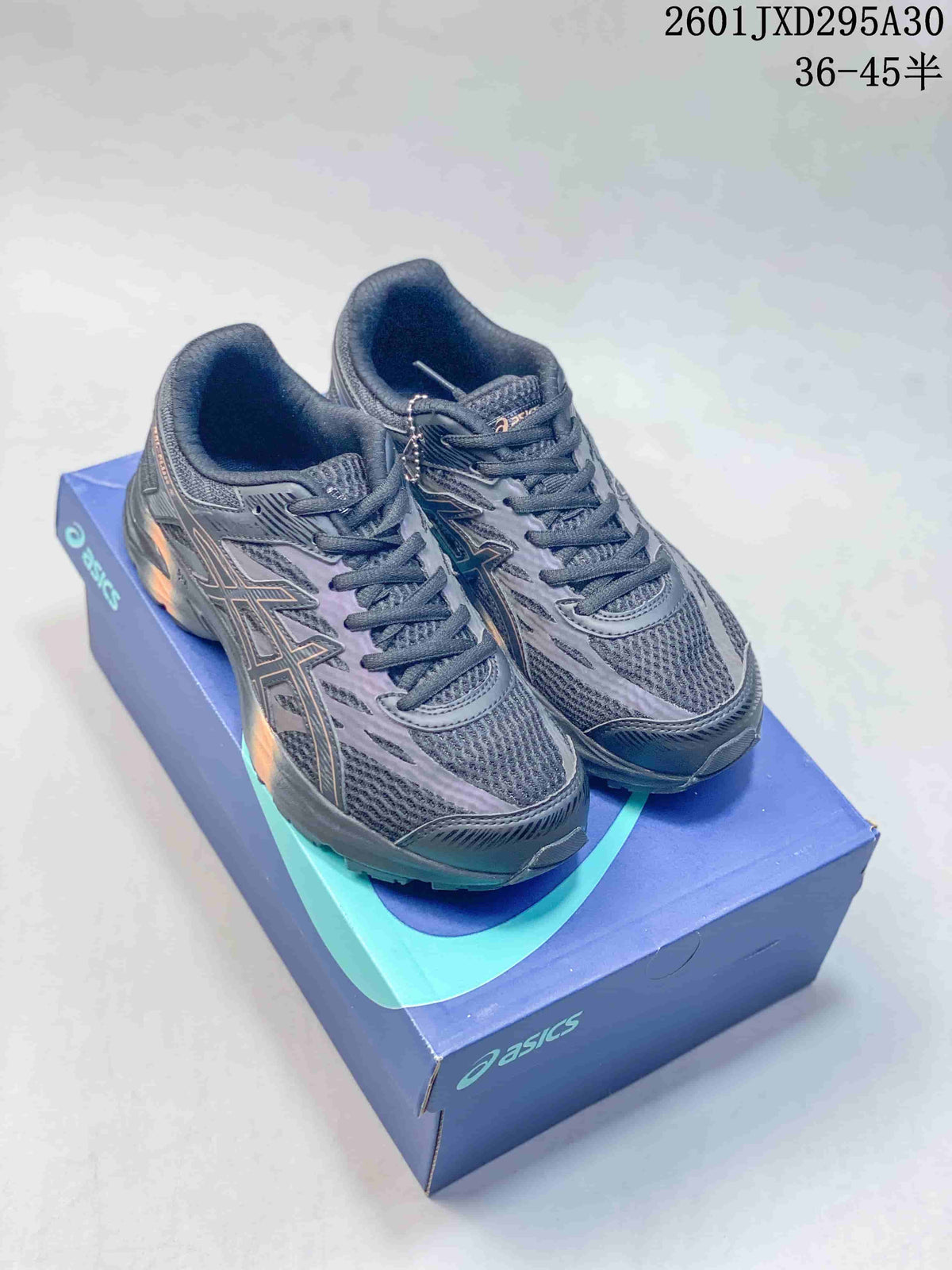 Charcoal ASICS GEL-KAHANA 8 shoes shown from the front on a shoebox; image text gives a 36–45.5 size range.