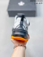 Rear view of the sneaker showing the layered black heel structure, orange outsole edge, padded collar, and pull tab; style code 2607GHD295A05 and size range 40–45 are overlaid.
