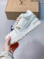 Side view of a white low-top sneaker showing layered panels, lace fastening, raised branding and a chunky textured outsole; image text shows code 2607JYD263A23 and size range 36–45.