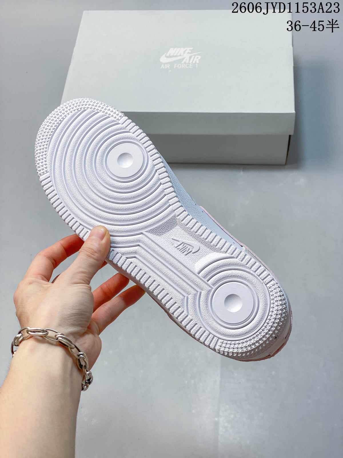 Close-up of the white textured outsole and Nike Air Force 1 box; image overlay shows 36–45.5.