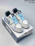 Pair of white MLB sneakers with light-blue laces, blue graphic details and a shoe box; overlay shows style code 2607GYD118A08 and sizes 35–45.
