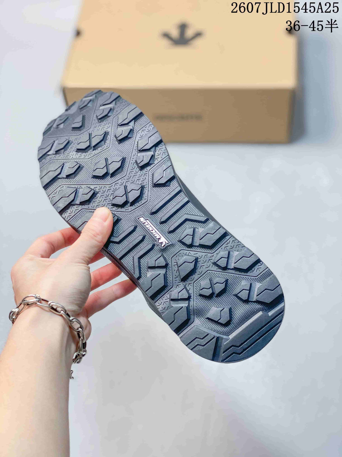 Close view of the patterned outsole showing raised multi-directional tread blocks and source text showing JLD1545A25 and 36–45 half sizes.